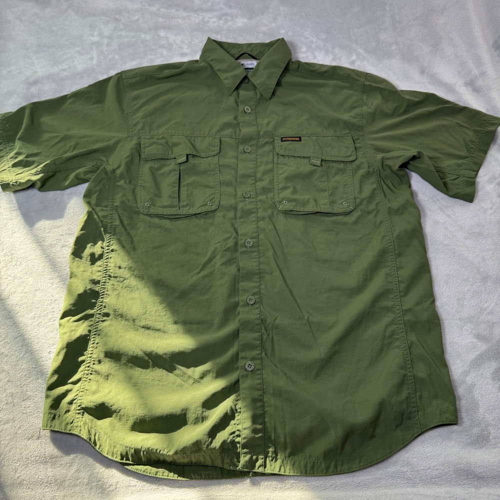 Columbia Titanium Short Sleeve‎ Button Up Shirt Green Men's Size Medium Omni Dry